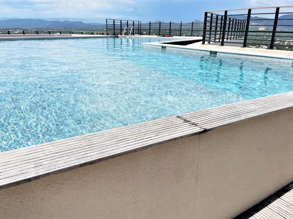 Tres Bel Appartement -Residence Avec Piscine Sur Le Toit Et Vue Panoramique Saint-Raphaël Zewnętrze zdjęcie